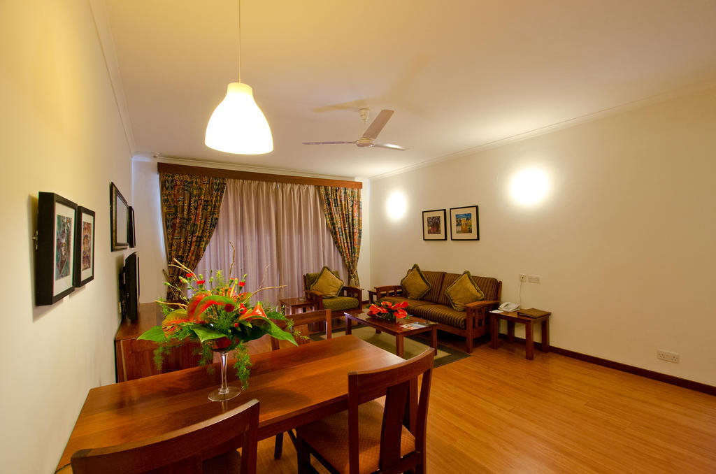 Sea Cliff Court Hotel & Luxury Apartments Dar es Salaam Rum bild