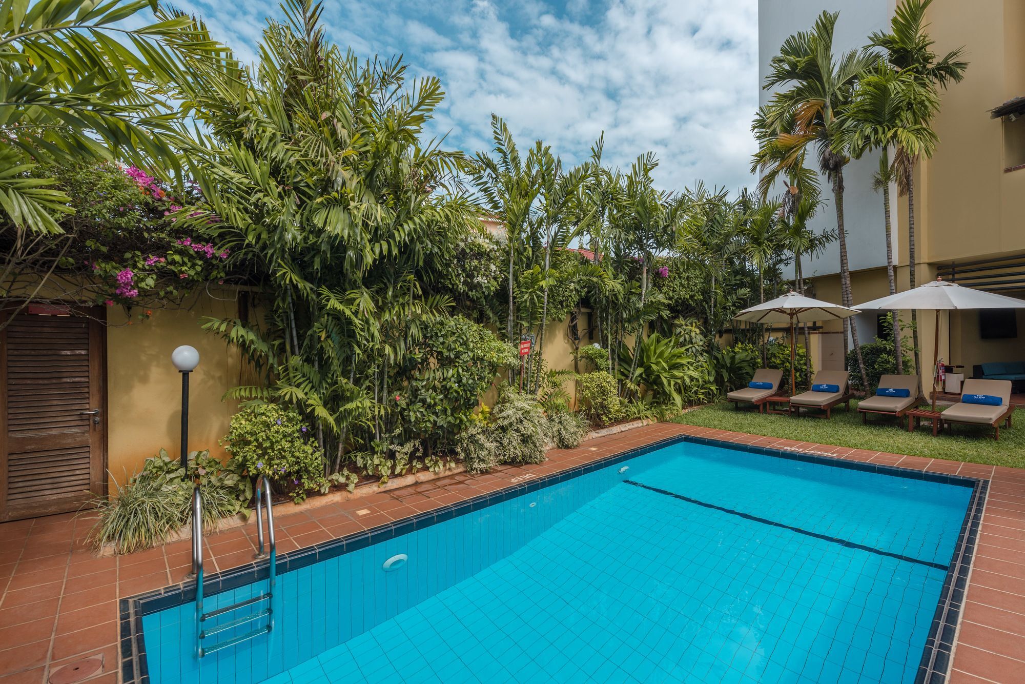Sea Cliff Court Hotel & Luxury Apartments Dar es Salaam Exteriör bild